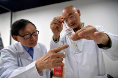 讓科技改變生活 用知識(shí)保護(hù)人類 新能源研發(fā)專家湯先耕與田偉的探索之路